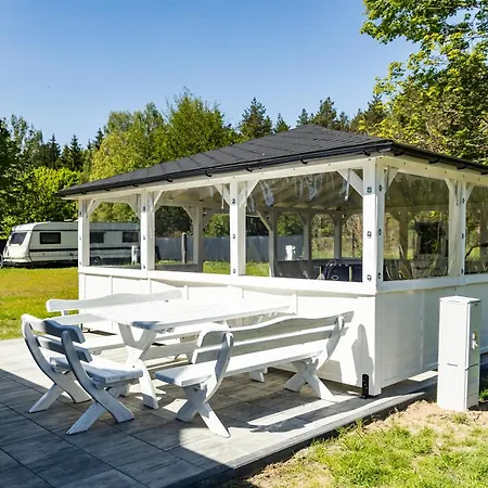 Domki-Skansenzdbice - Domek Letniskowy 2 بيت للعطل Zdbice