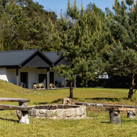 Domki-Skansenzdbice - Domek Letniskowy 2 بيت للعطل